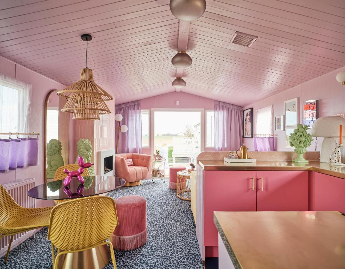 Fun Barbie Inspired, 6 Berth Caravan - Camber Sands Holiday Park, Near The Beach Kültér fotó