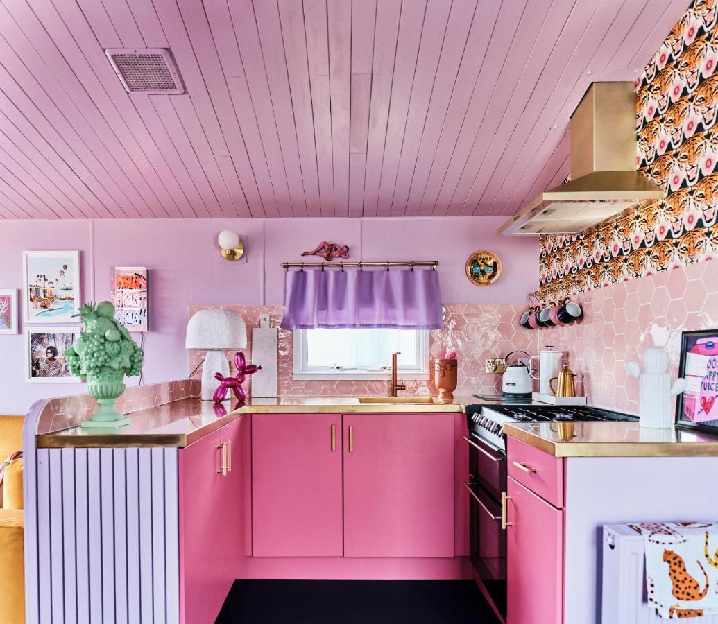 Fun Barbie Inspired, 6 Berth Caravan - Camber Sands Holiday Park, Near The Beach Kültér fotó